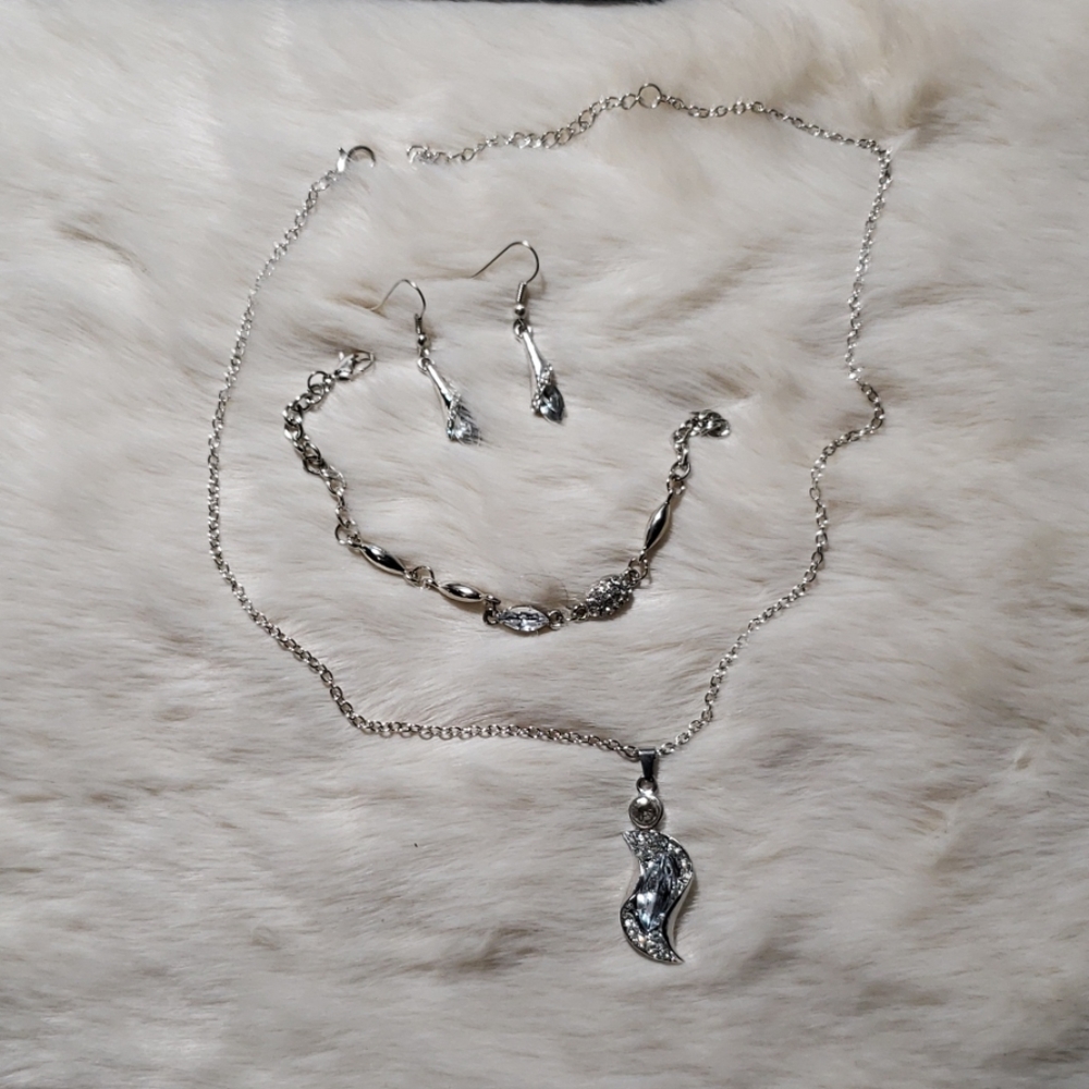 Earing, Necklace, Bracelet Set